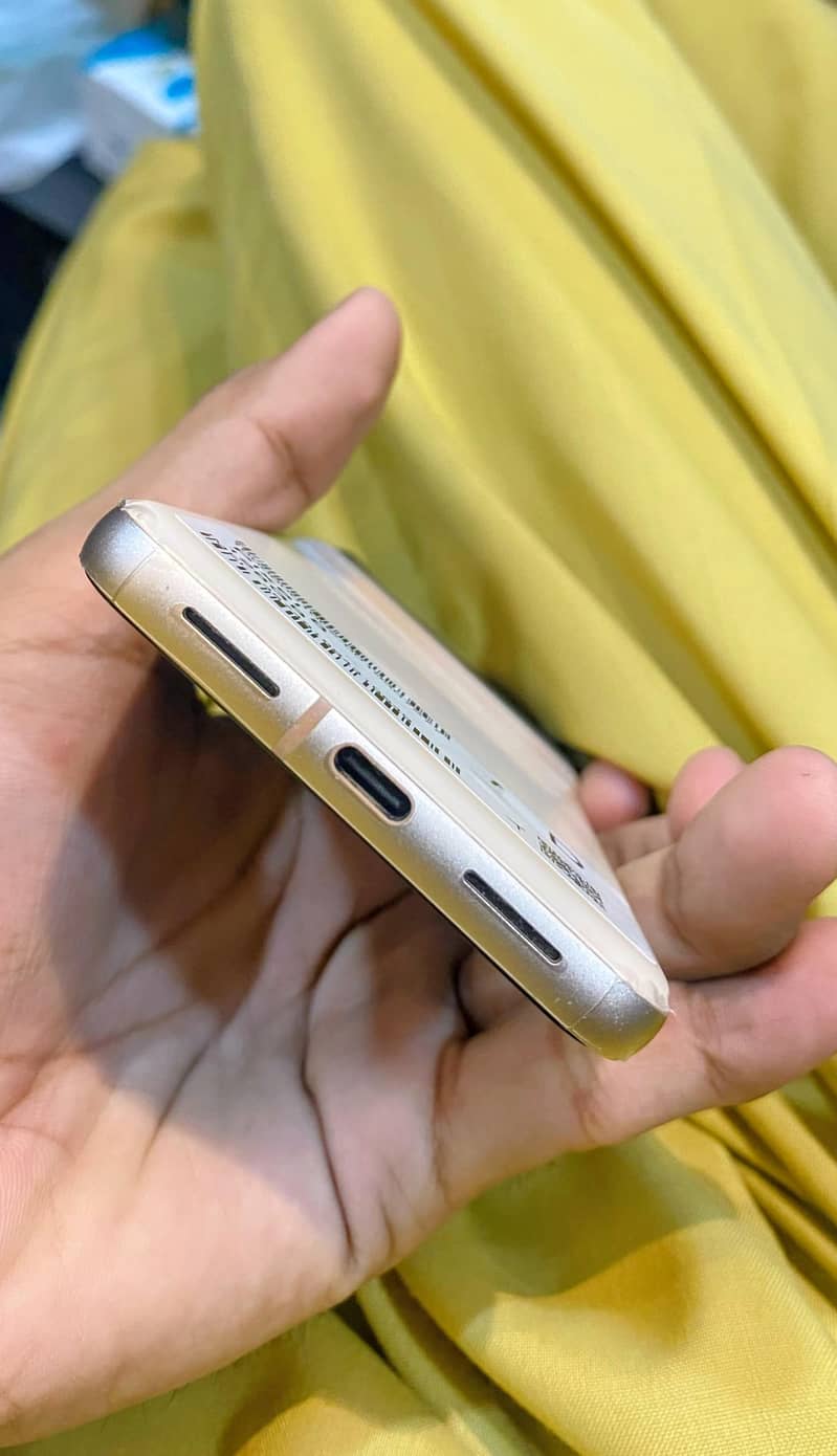 Google Pixel 8 4