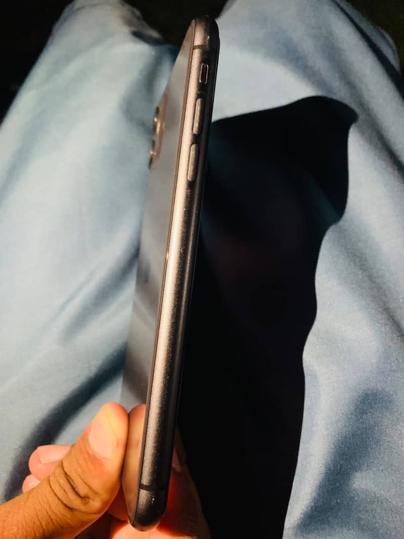 Apple iPhone 11 0