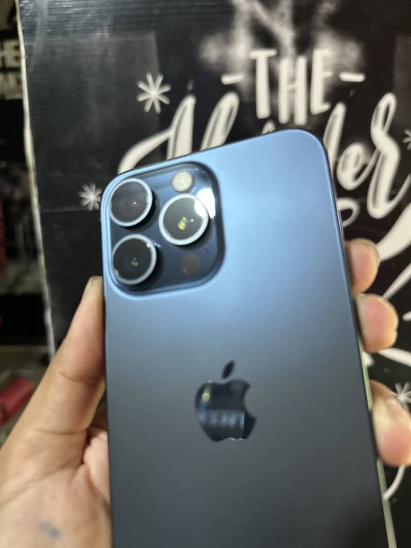 Apple iPhone 15 Pro Max 3
