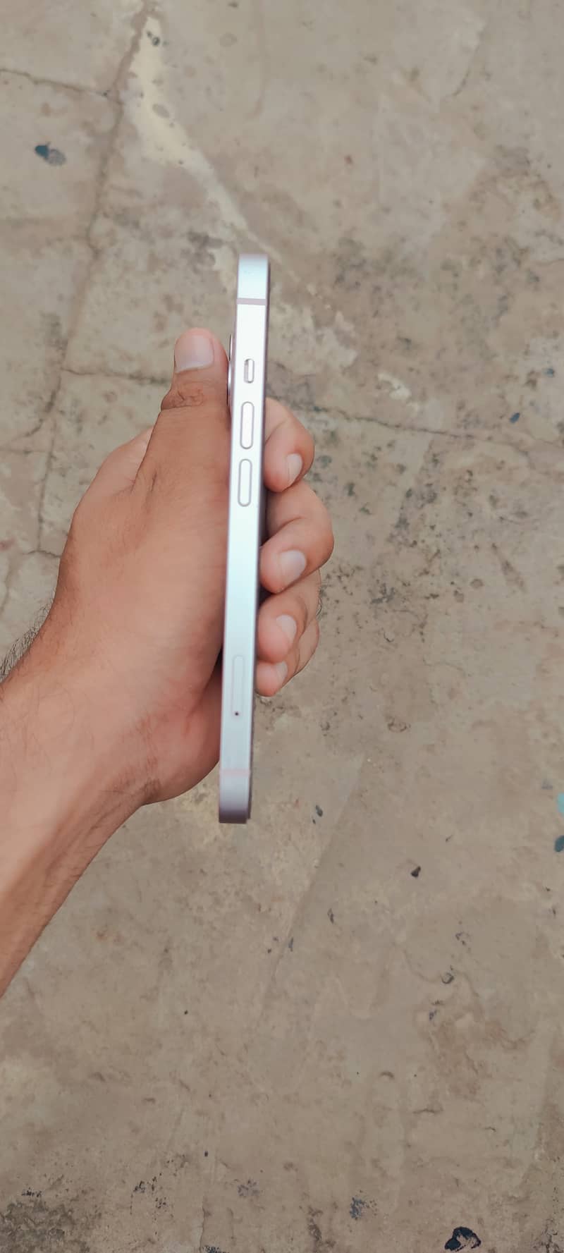 Apple iPhone 13 2