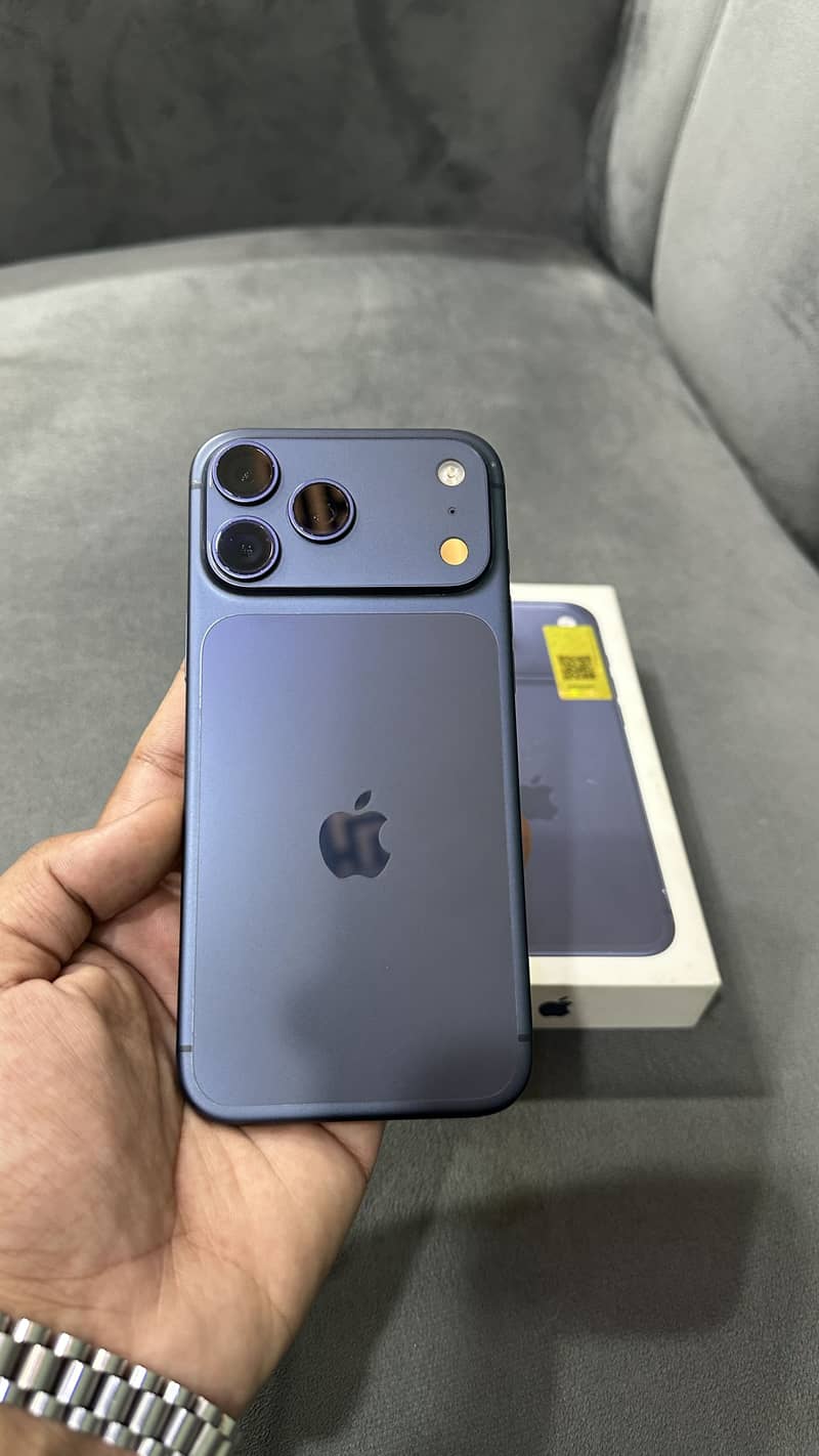 Apple iPhone 17 Pro Max 1