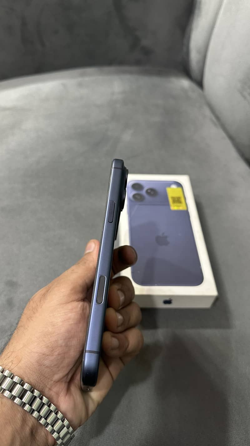 Apple iPhone 17 Pro Max 2