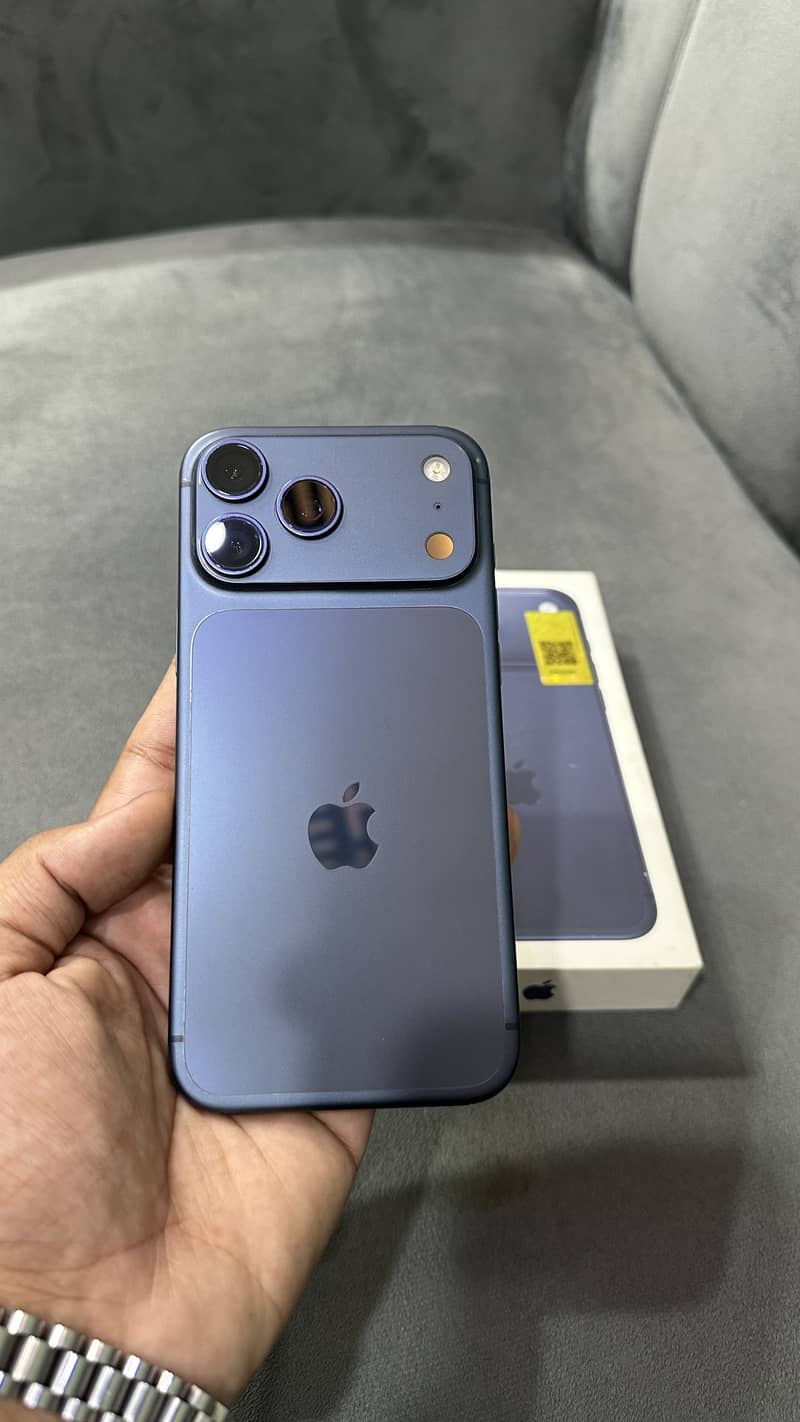 Apple iPhone 17 Pro Max 4