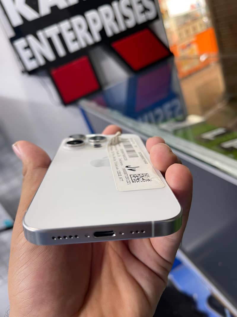 Apple iPhone 15 Pro 2
