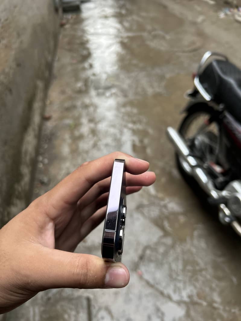 Apple iPhone 14 Pro 1