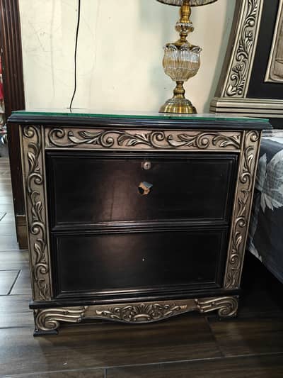 I am selling full size king bed