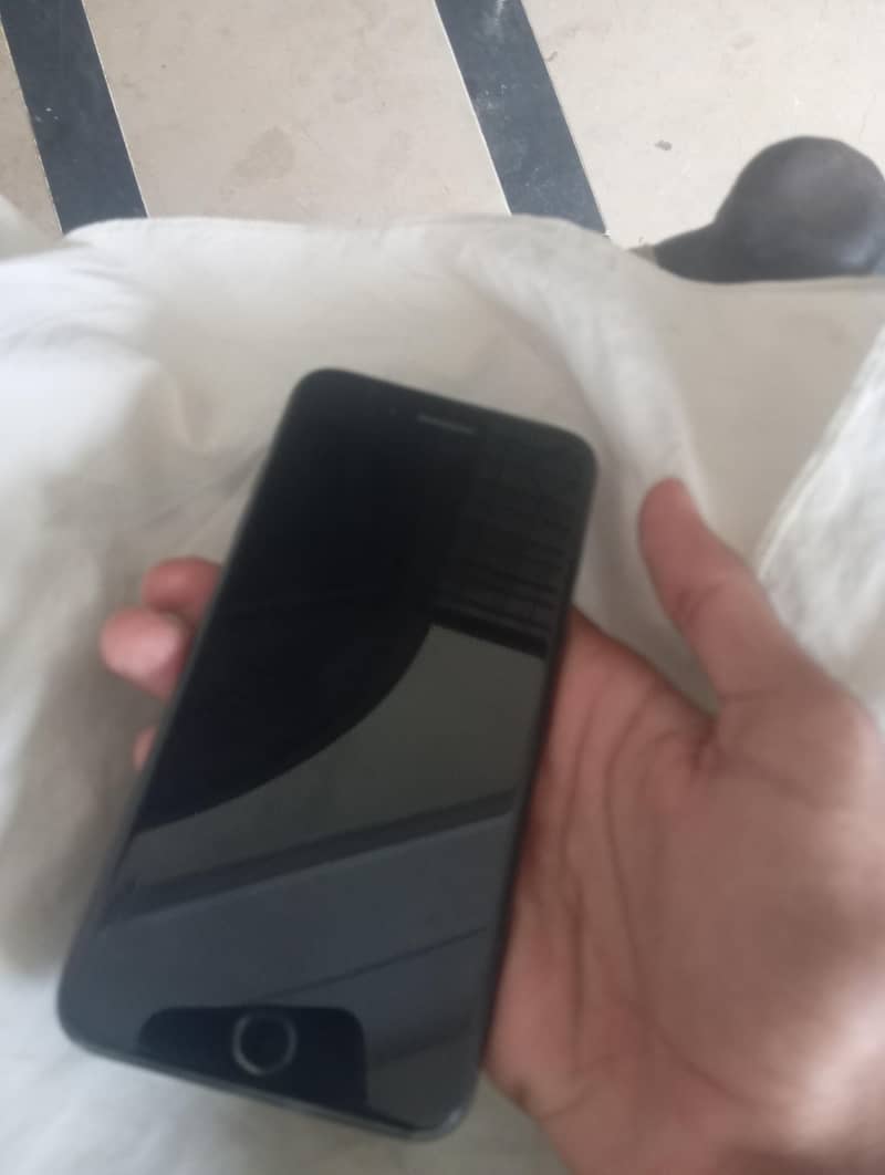 Apple iPhone 7 Plus 3