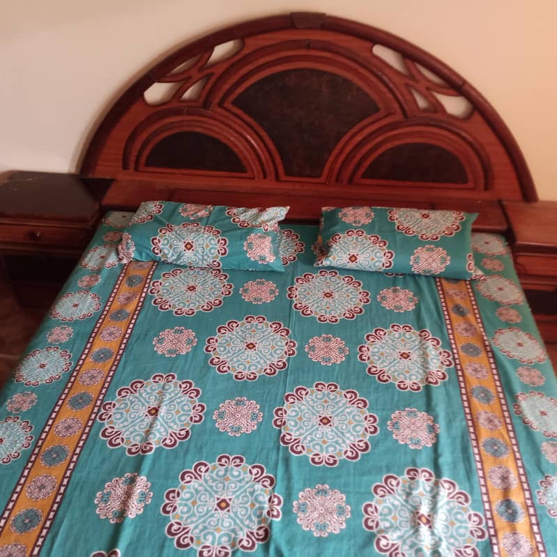 BED, SIDE TABLES AND DRESSING 1