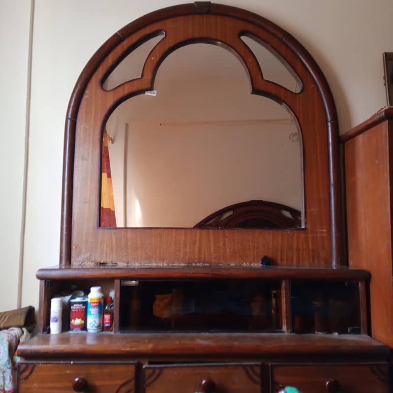 BED, SIDE TABLES AND DRESSING 2