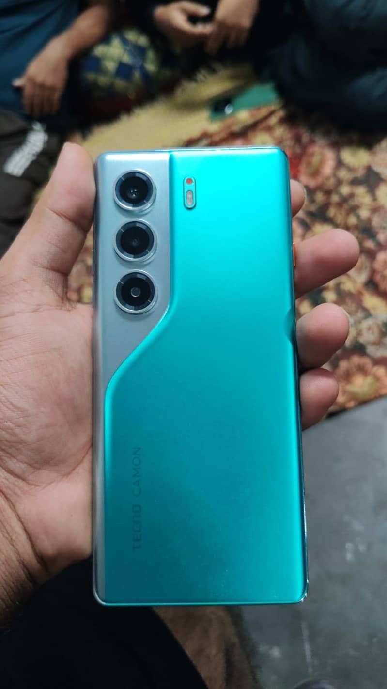 Tecno CAMON 40 Pro 1