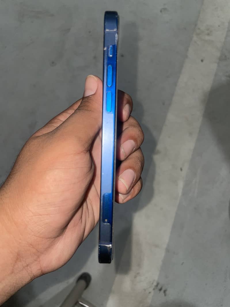 Apple iPhone 12 2