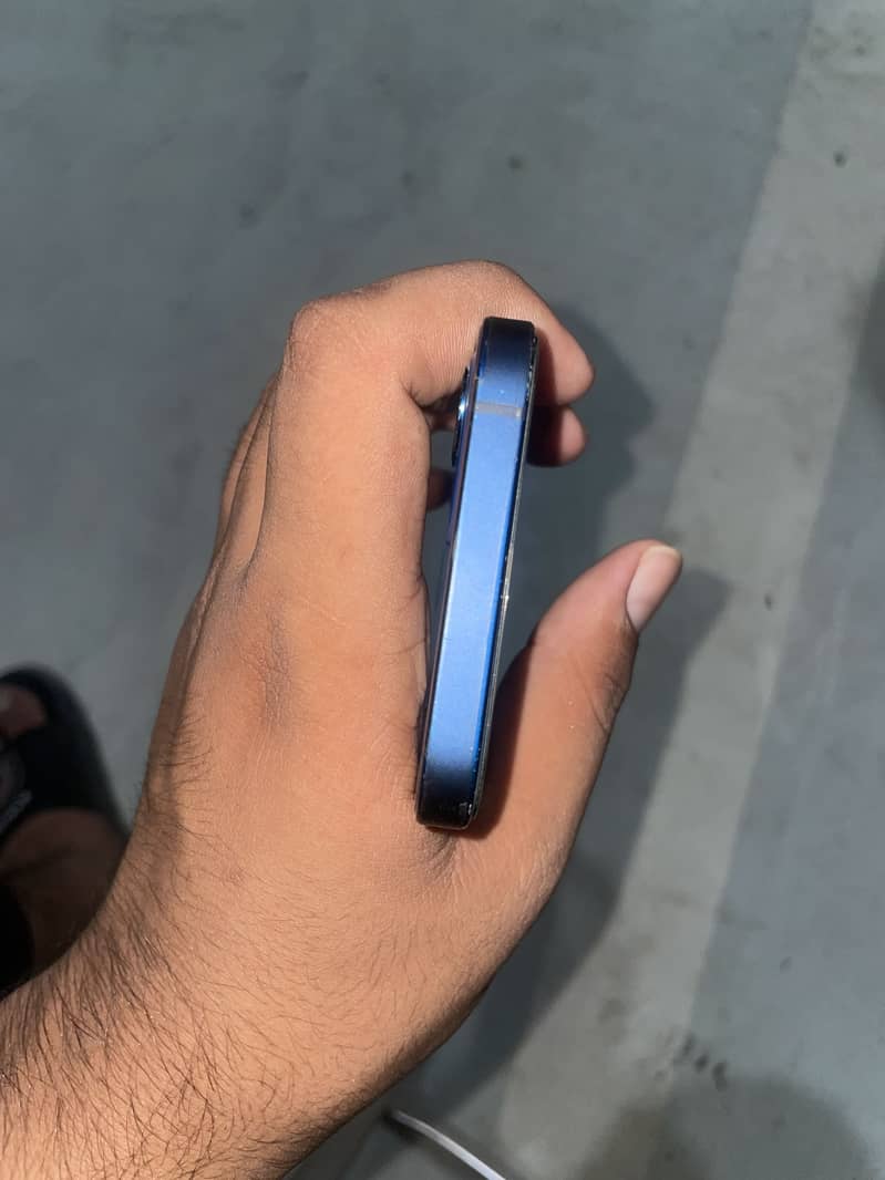 Apple iPhone 12 4