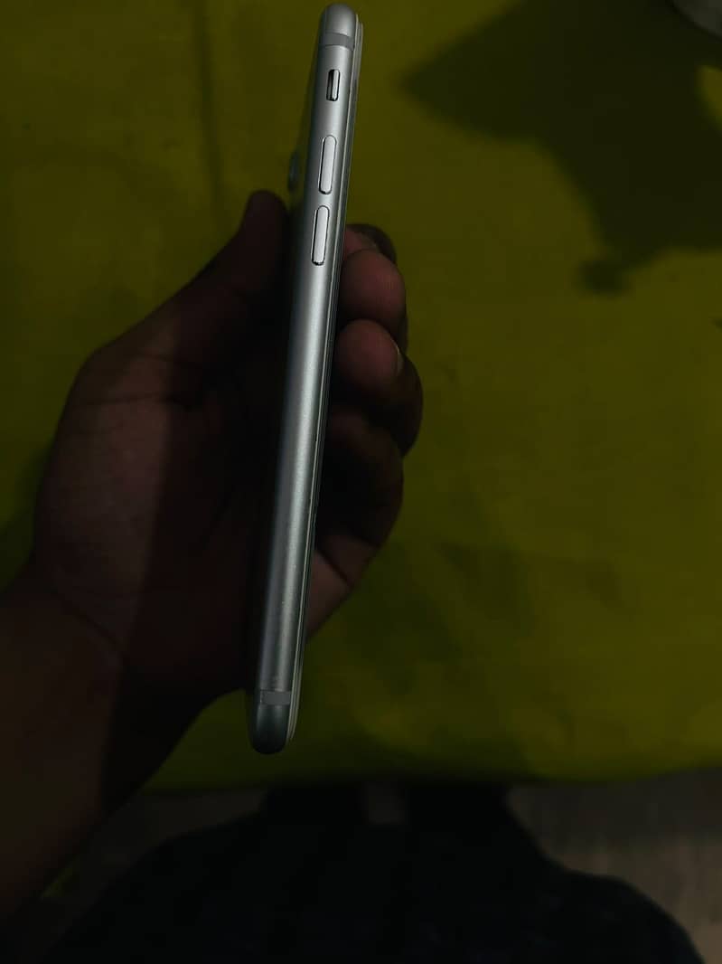 Apple iPhone 7 1