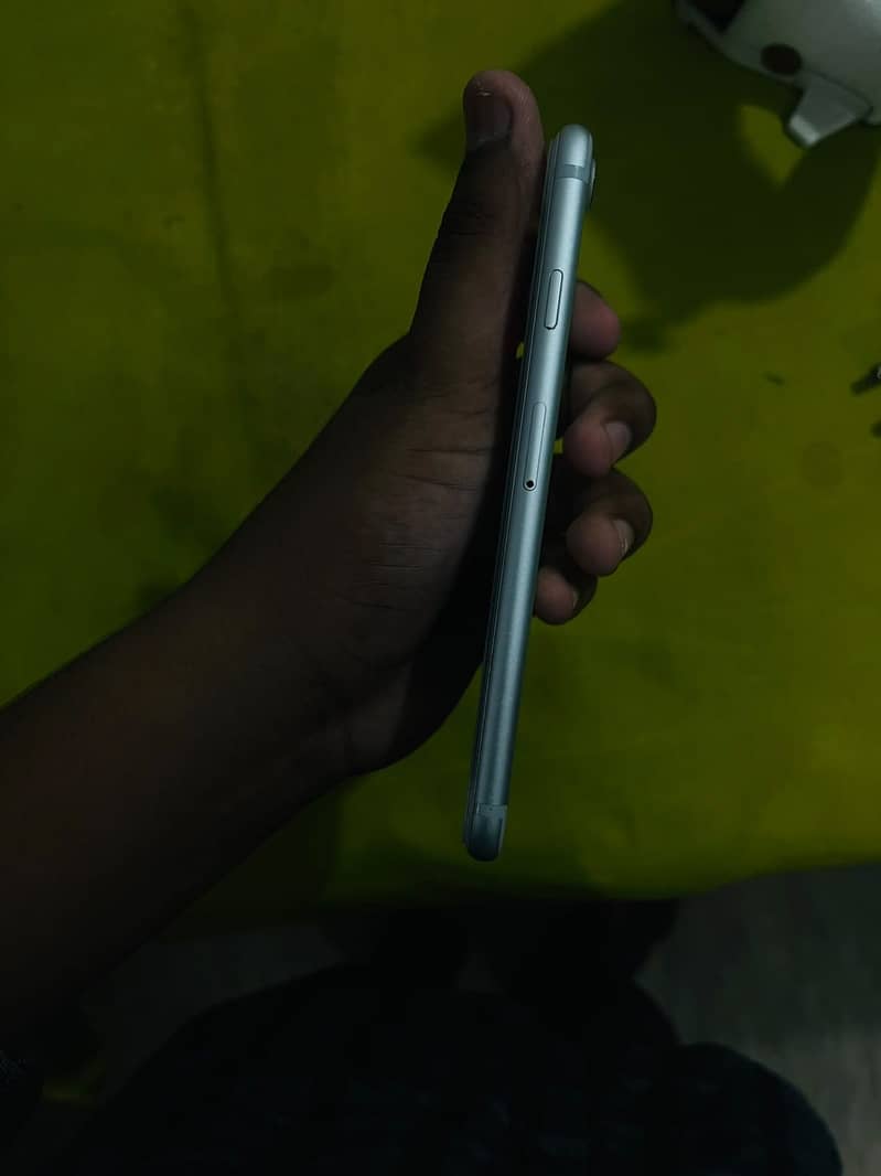 Apple iPhone 7 2