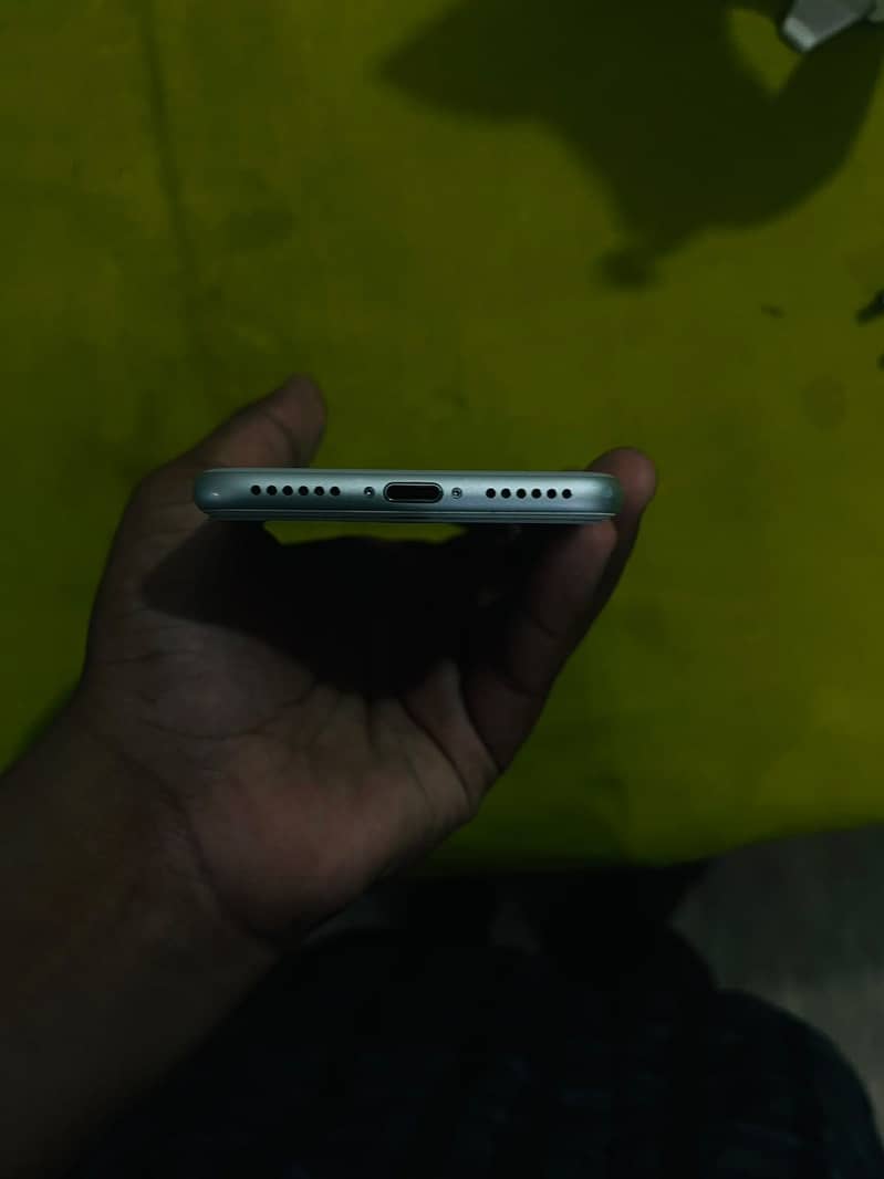 Apple iPhone 7 3
