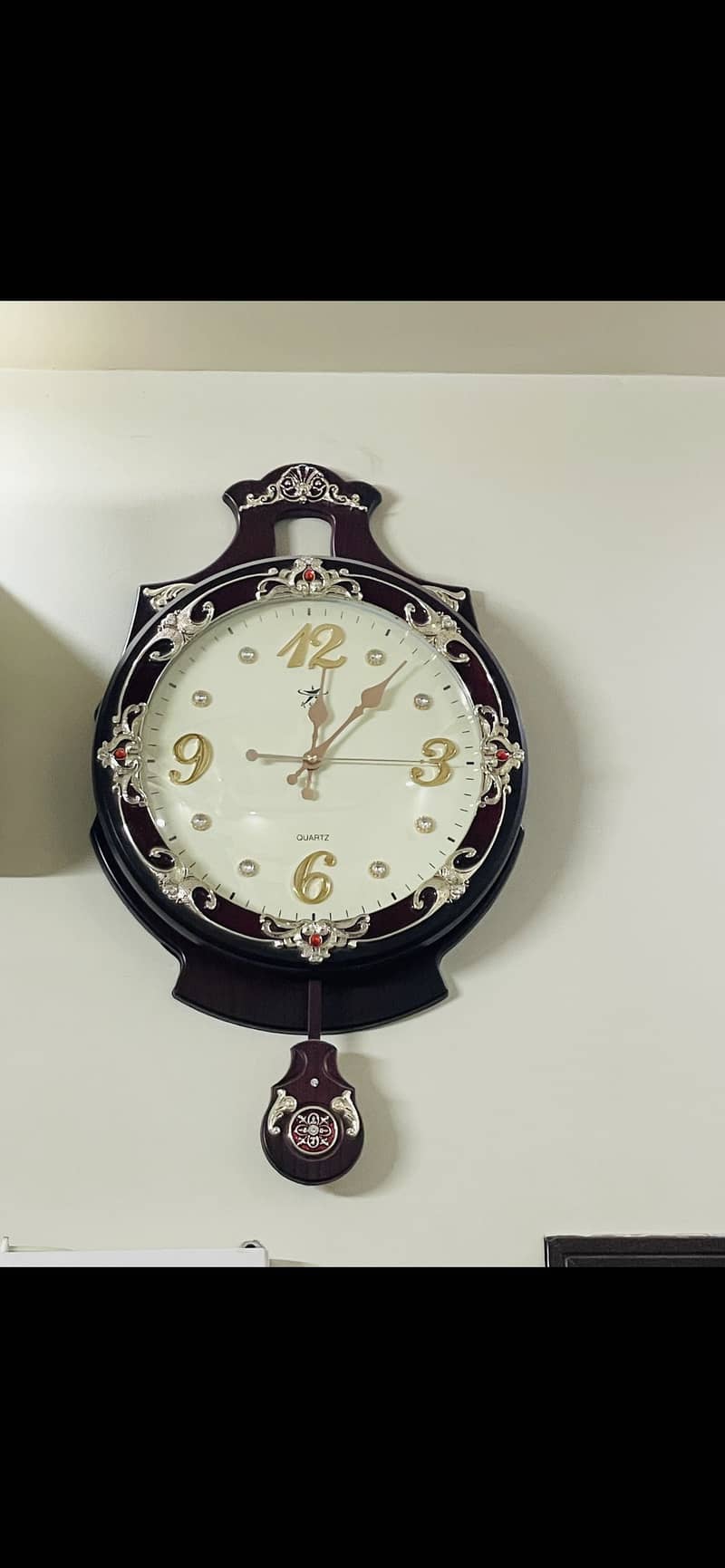 2 wall clocks 0