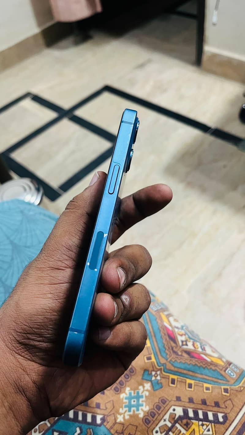 Apple iPhone 13 2