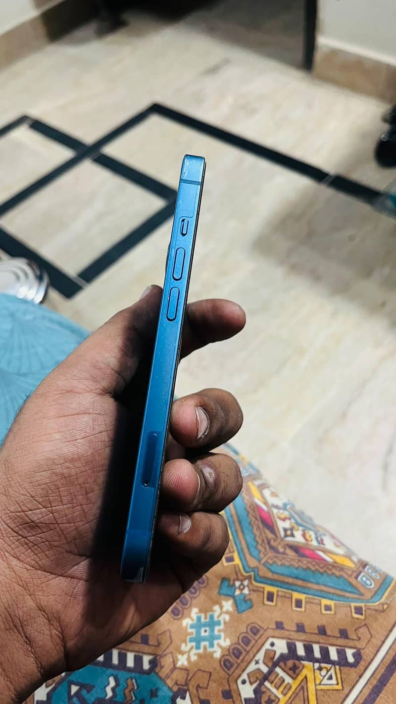 Apple iPhone 13 4