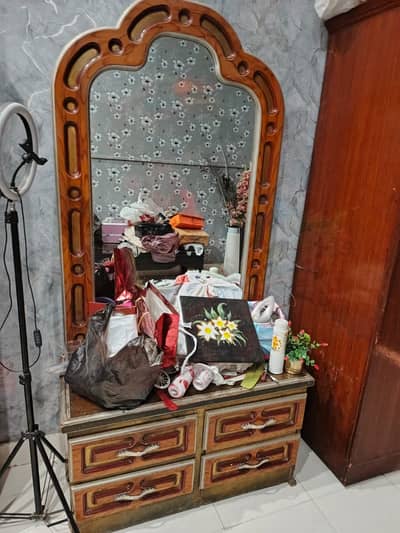 Dressing table and wardrobe for sell slightly used in good condition
