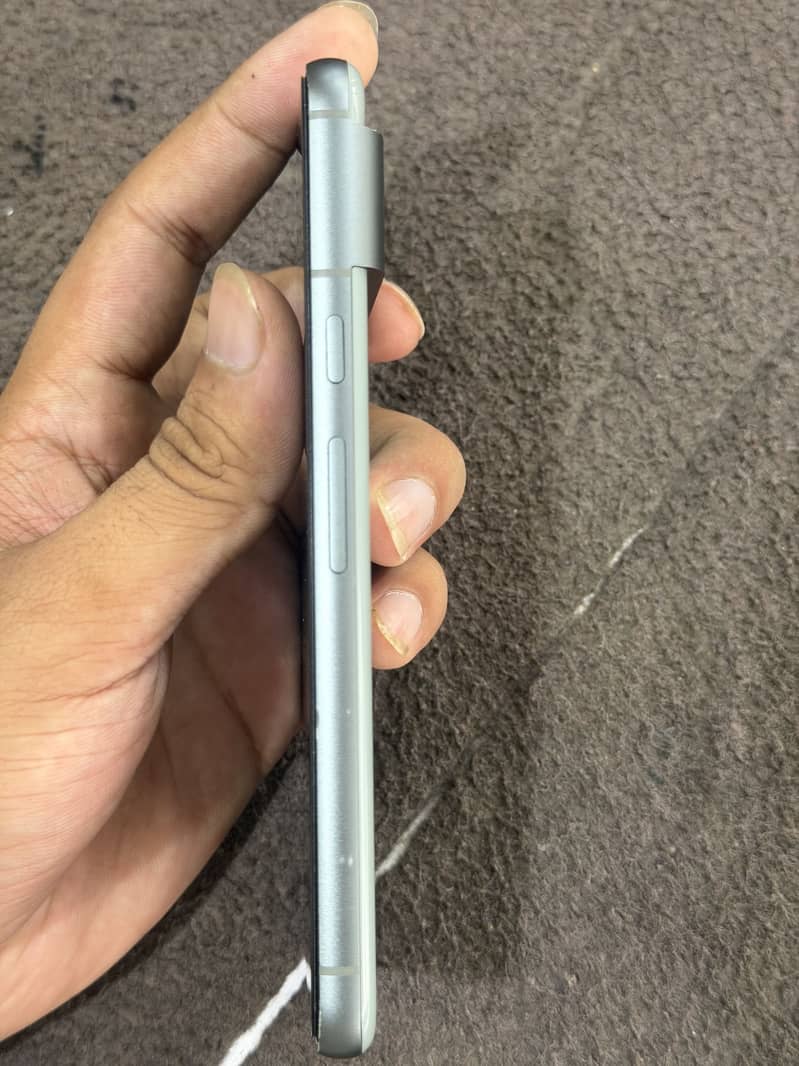 Google Pixel 8 4