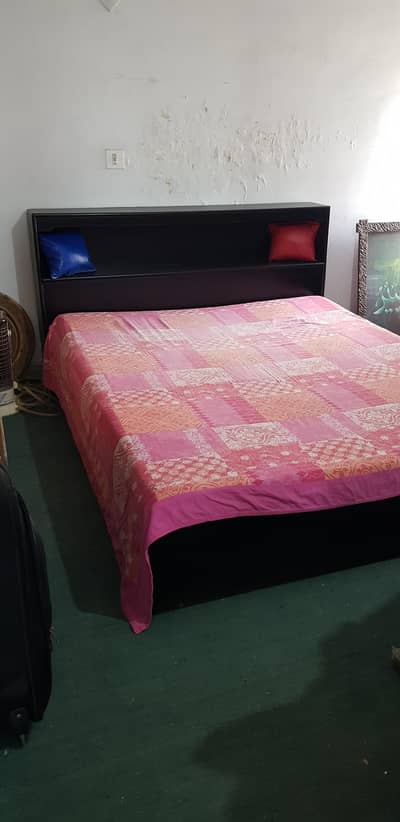 DOUBLE BED & DRESSING TABLE