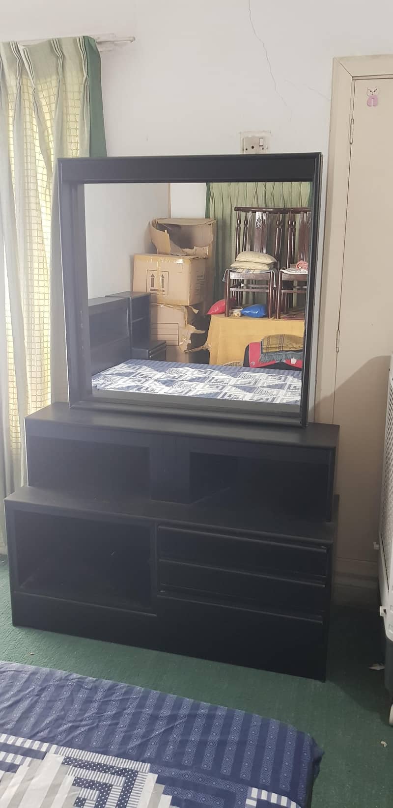 DOUBLE BED & DRESSING TABLE 2