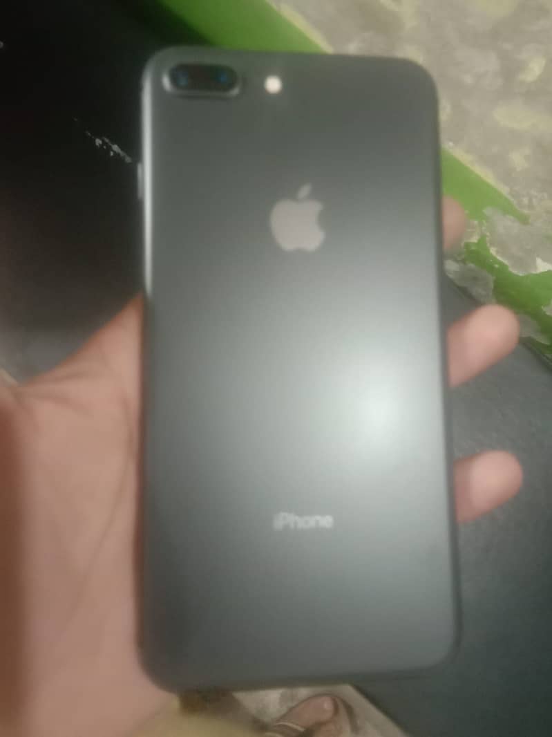 Apple iPhone 8 Plus 1