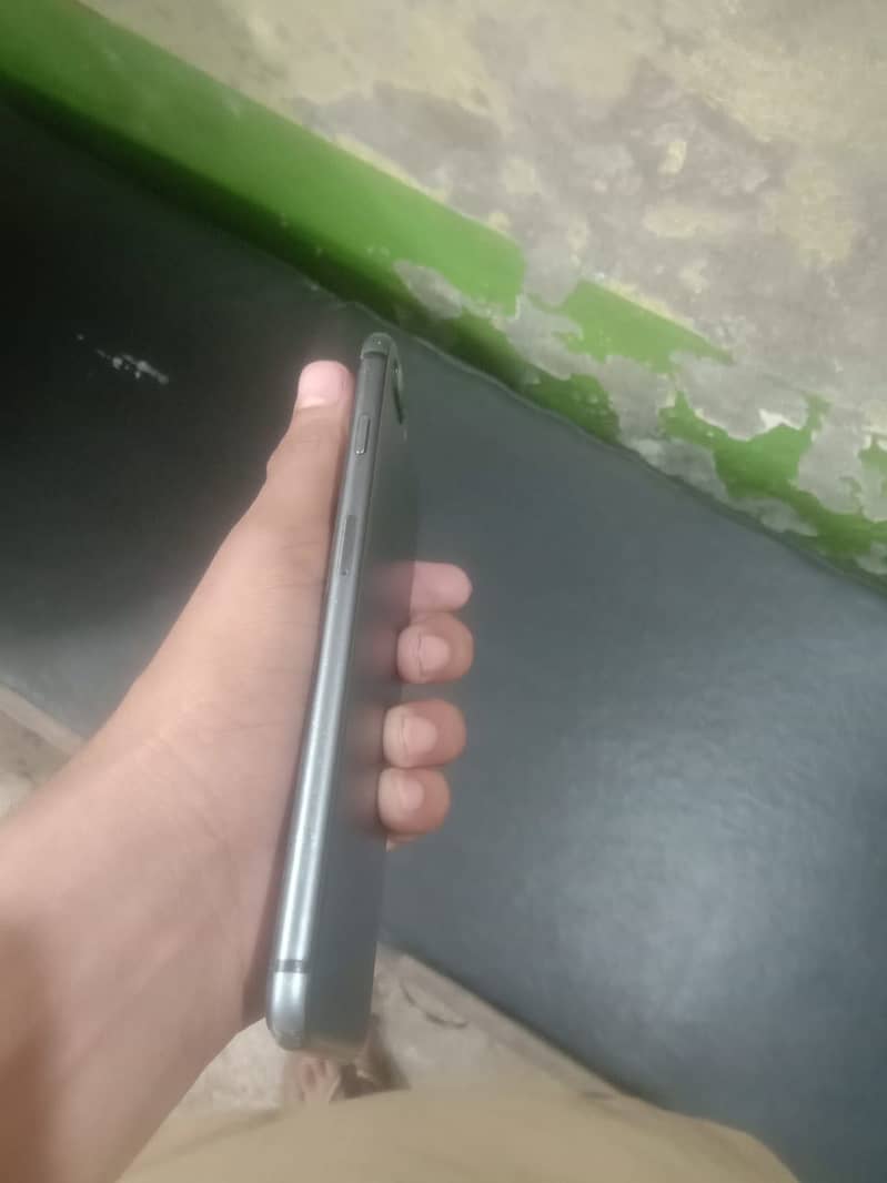 Apple iPhone 8 Plus 3