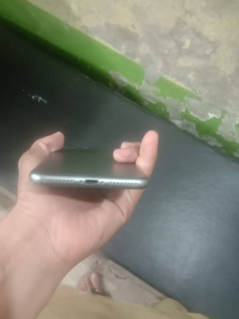 Apple iPhone 8 Plus 4