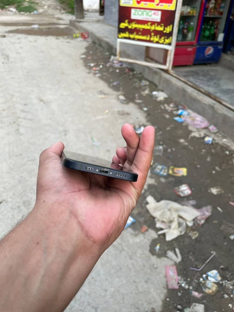 Apple iPhone 12 1
