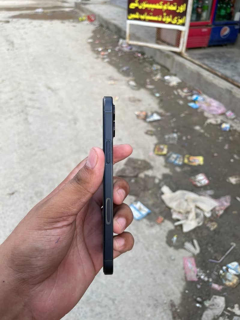 Apple iPhone 12 6