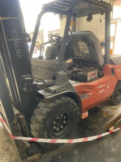 TOYOTA 5 Ton Fork Lifter VIP Machine