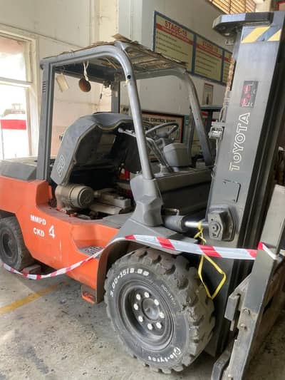TOYOTA 5 Ton Fork Lifter VIP Machine