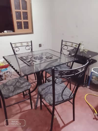 4 chair dining table use