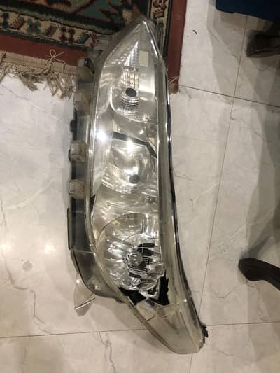 Passenger side headlight of Yaris 2021