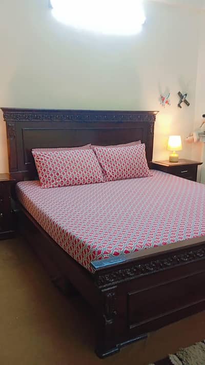 pure wooden carved king bed set with dressing set complete