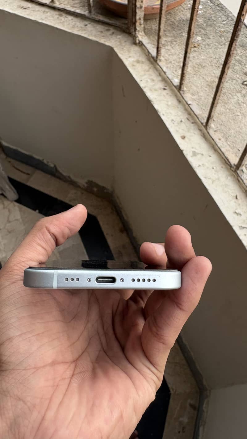 Apple iPhone 15 4