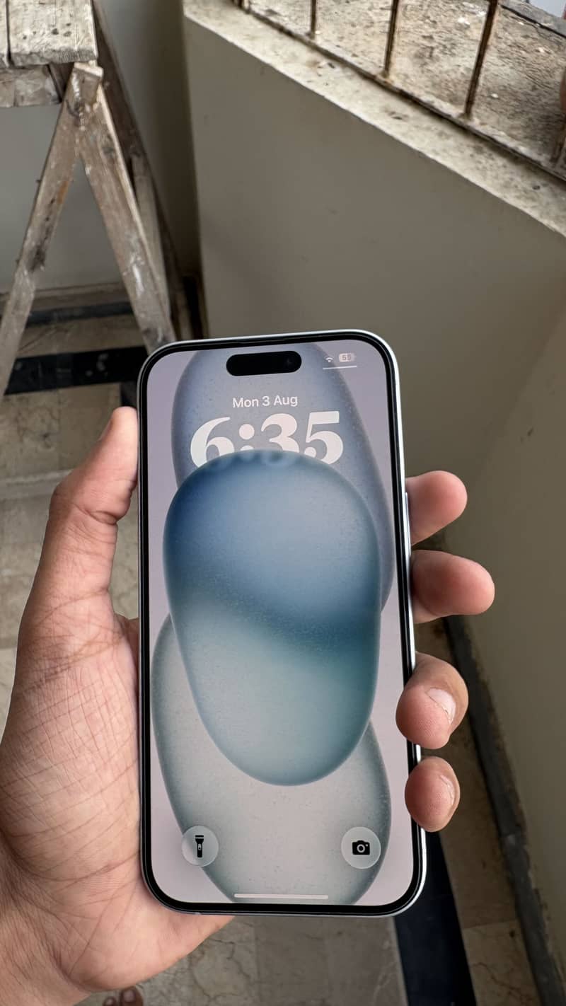 Apple iPhone 15 5