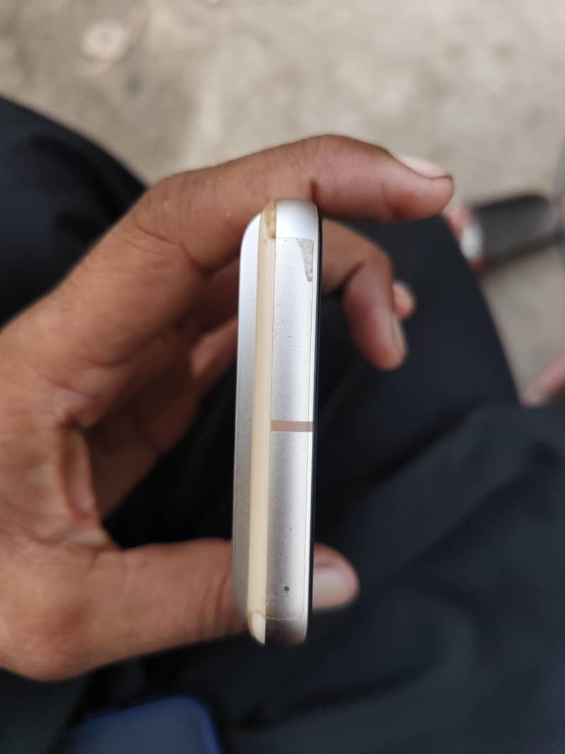 Google Pixel 8 4