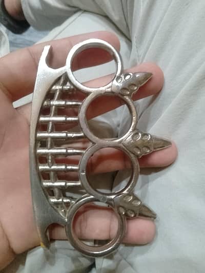 knuckle duster