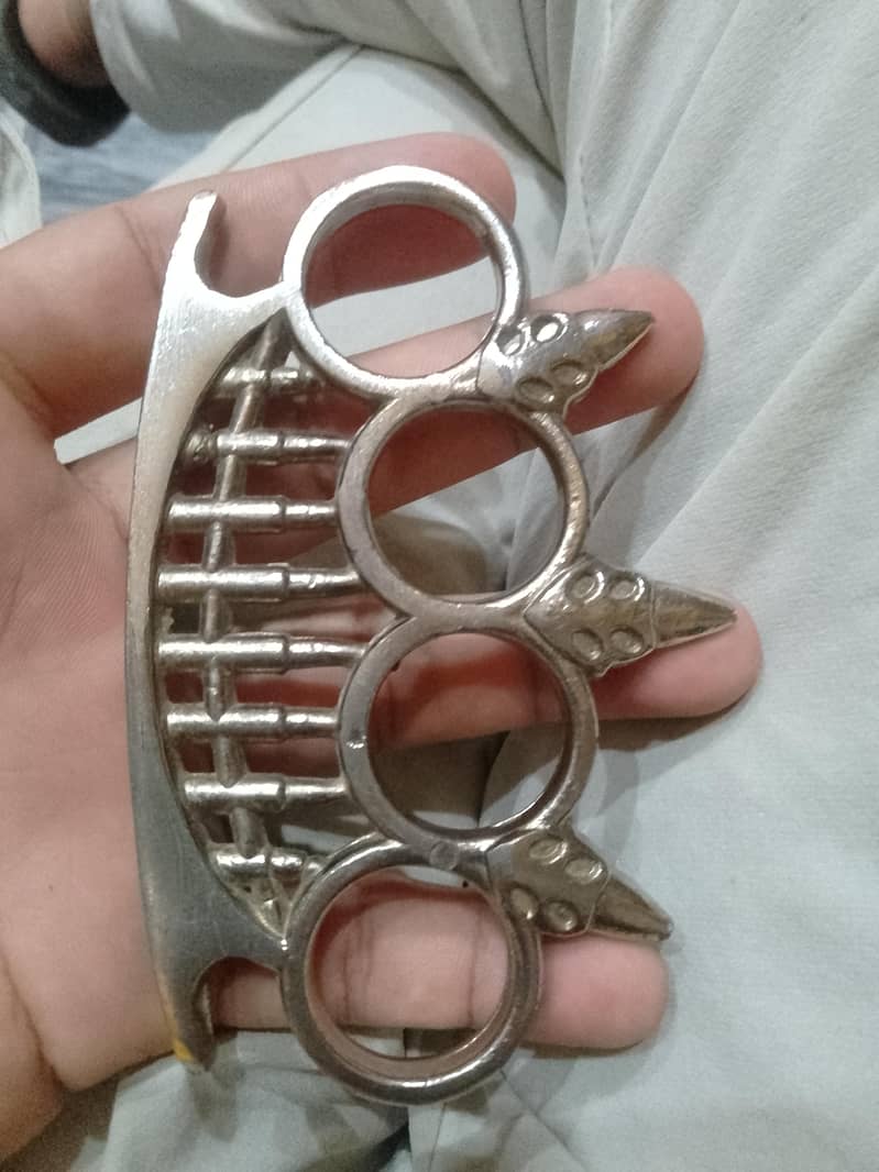knuckle duster 0