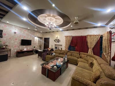 ONE KANAL BEAUTIFULL HOUSE AVAILABLE FOR RENT IN DHA PHASE 1