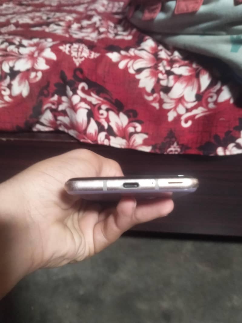 Sharp Aquos R3 2