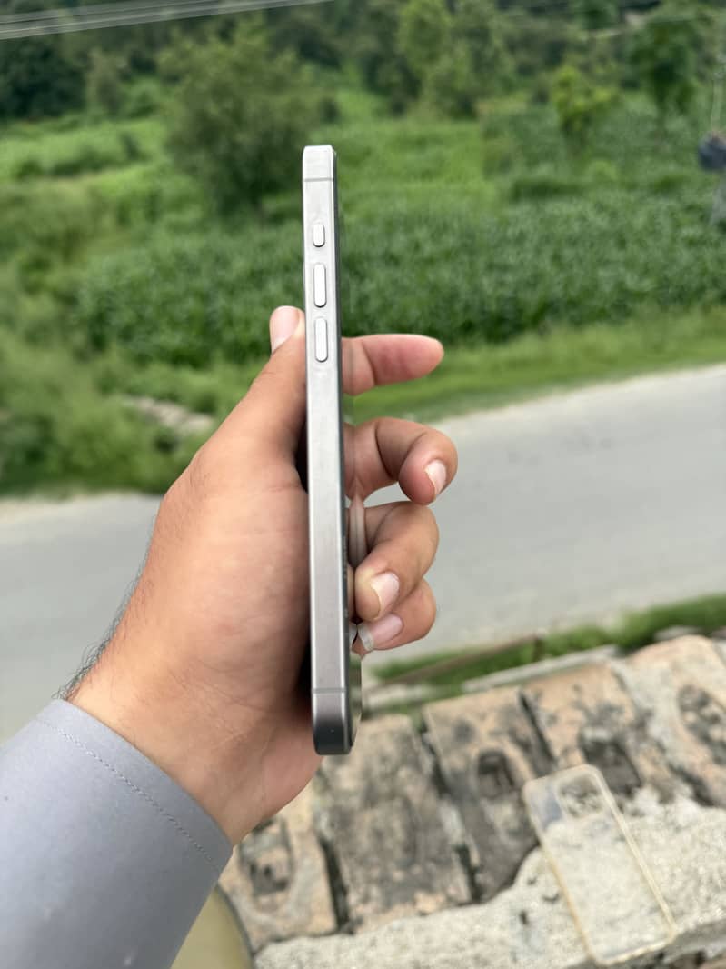 Apple iPhone 15 Pro Max 1