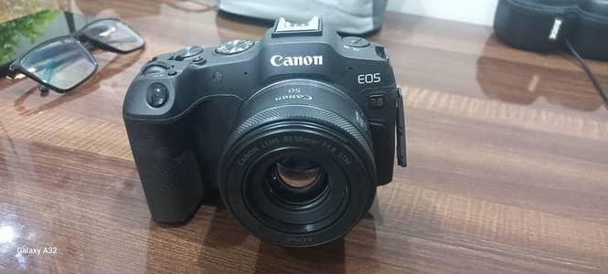 CANON Eos R8