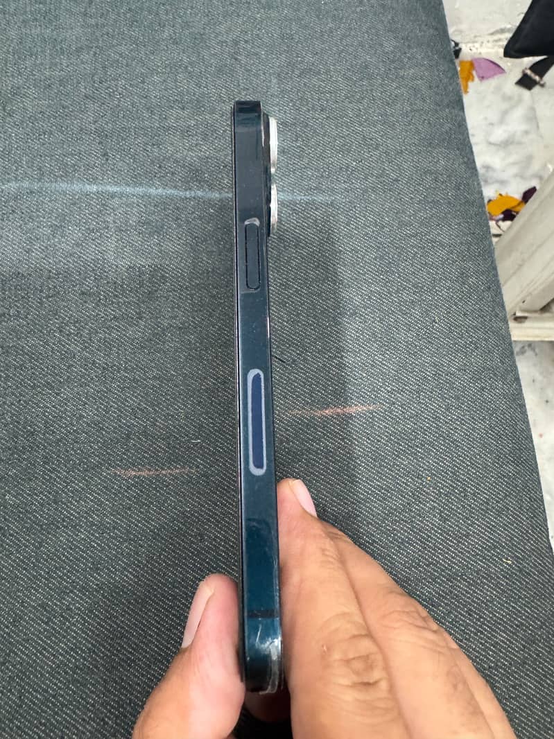 Apple iPhone 14 3