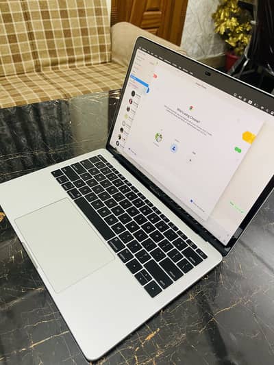 MacBook Pro 13-inch, 2017, Two Thunderbolt 3 ports