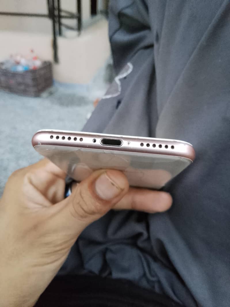 Apple iPhone 8 4