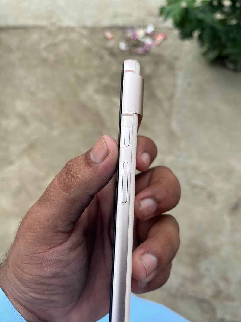 Google Pixel 8 4