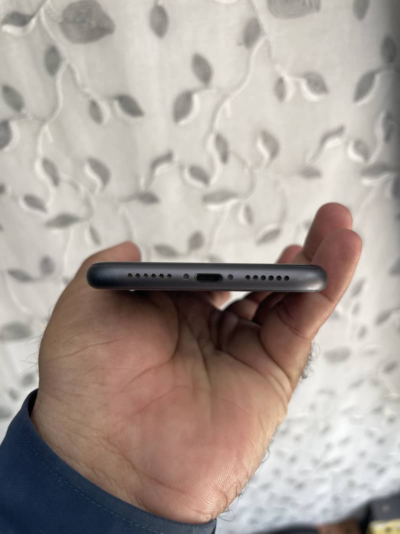Apple iPhone 11 3